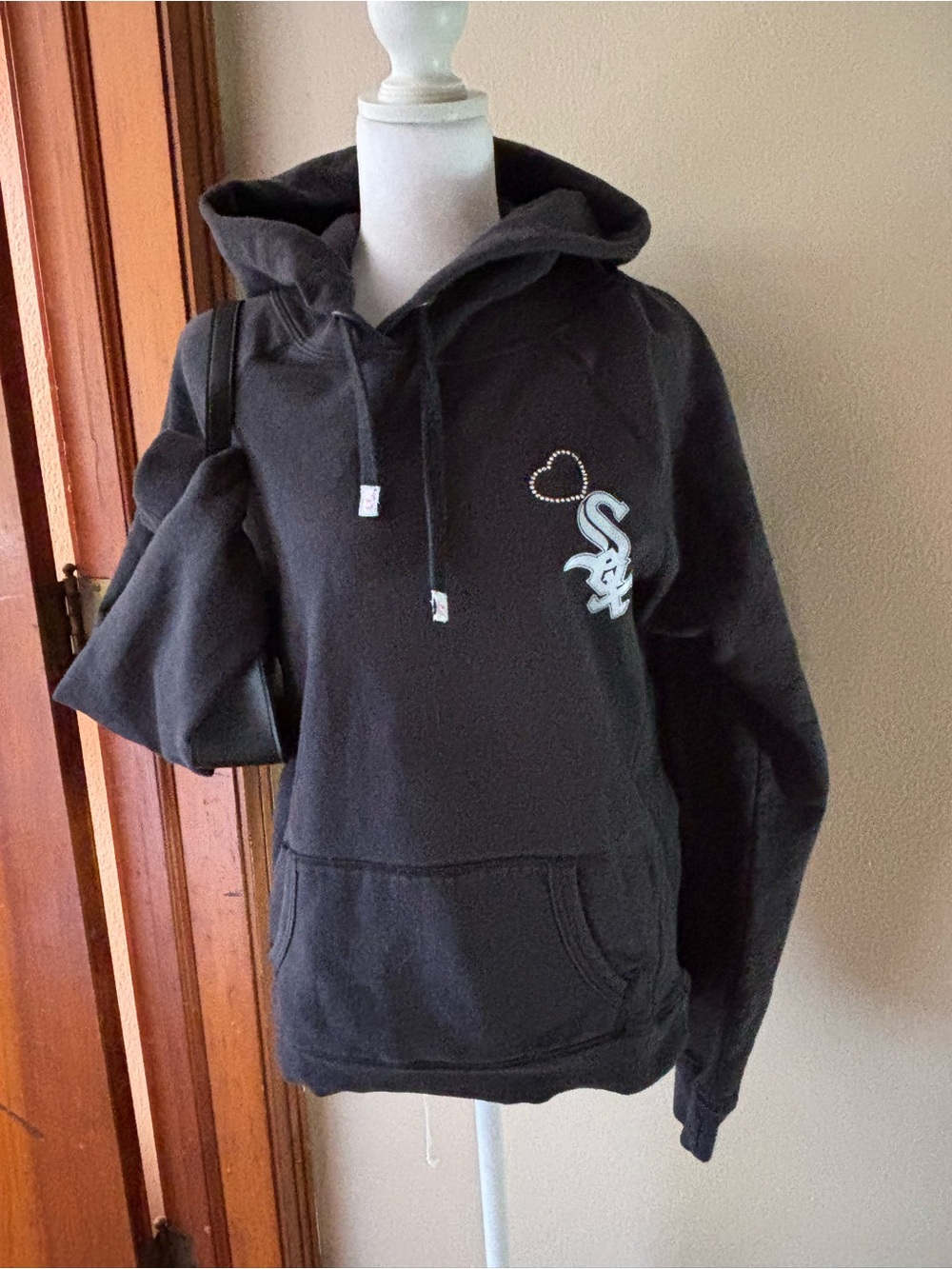 Victoria's Secret PINK MLB White Sox BlacPullover Hoodie with White Logo & Heart